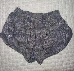 Lululemon Shorts Hotty Hot 2.5" thumbnail 2