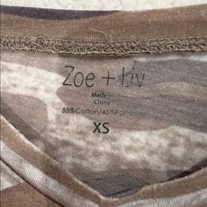Womens Camo cropped pocket T Shirt Size XS Brand Zoe + Liv thumbnail 4