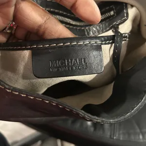 Michael Kors Black  Leather Shoulder Bag thumbnail 4
