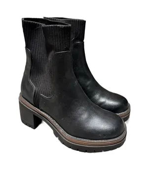 Mia Gretta Lug Ankle Boot Women's 9 Black Leather Heeled Pull On Chelsea NWT thumbnail 1