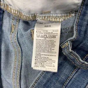 Gap True Skinny Distressed Jeans Size 0 / 25R Medium Wash EUC thumbnail 9