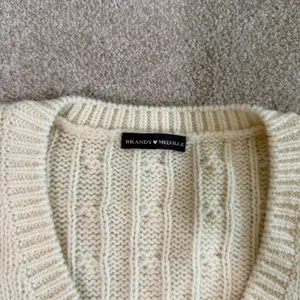 Brandy Melville Wool Cable Knit‎ Sweater One Size L/XL Cream V-Neck Fisherman thumbnail 2