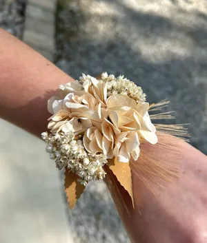 Corsage and boutonnière thumbnail 3