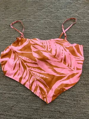 Crop Top thumbnail 1