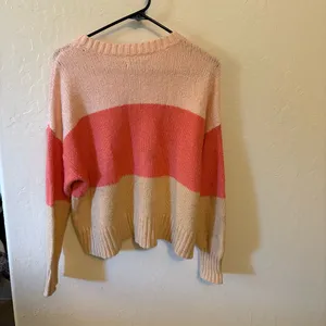 American Eagle Sweater. SZ Medium. Preloved and excellent condition. thumbnail 2