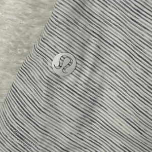 lululemon On The Fly Short 2.5 Space Dye Grey White Drawstring Pockets Size 6 thumbnail 8