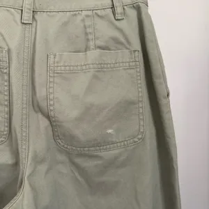 Aritzia Sunday Best 2 Barrel Relaxed Straight Pants Mid Rise Sage Green Spring thumbnail 4