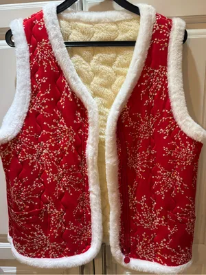 Cozy Red Floral Faux-Fur Trim Quilted Vest L thumbnail 1