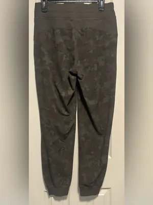 lululemon Dance Studio Mid-Rise Jogger Full Length Camo Pants Size 8 thumbnail 3