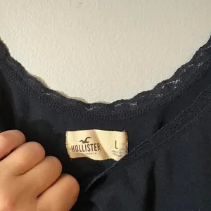 y2k hollister‎ ruffle tank top thumbnail 2