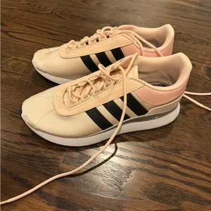 Adidas pink sneakers size 9 like new thumbnail 4