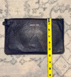 MICHAEL KORS Jet Set Navy Leather Lg Zip Clutch Wristlet W/O Strap. Leather is in great condition. Easily fits inside a tote. thumbnail 5