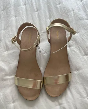 Heels Gold Size 9 thumbnail 2