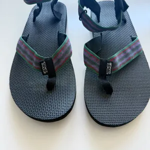 Teva Sandals size 10 thumbnail 3
