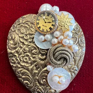 Vintage brooch thumbnail 3
