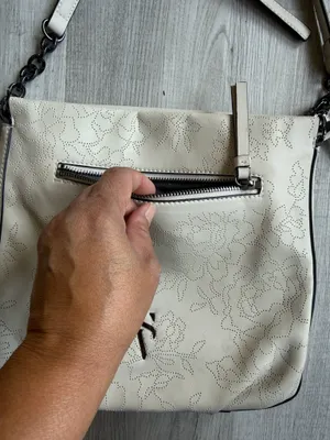 Simply Vera Vera Wang Beige Floral Embossed Crossbody Bag Neutral Purse thumbnail 3