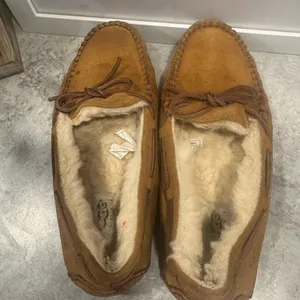 UGG Australia Women's Dakota 5612 Chestnut Sheepskin Moccasins Slippers Sz 8 thumbnail 5