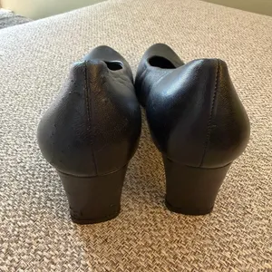 Stuart Weitzman Women's Black Leather‎ Almond Toe Slip On Pumps 5 1/2 M thumbnail 4