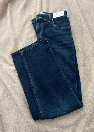 Abercrombie High-Rise 90s Straight Jeans thumbnail 2