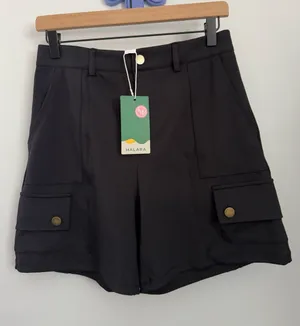 Halara Medium NEW Black Cargo Shorts High Rise Outdoor Relaxed thumbnail 1