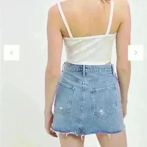 AGOLDE Quinn High Waisted Distressed Denim Mini Skirt size 29 thumbnail 4