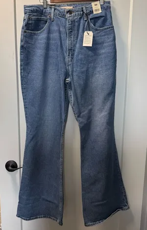 NWT Levi's 70's High Rise Flare Jeans Slim Stretch Bootcut Wide Leg‎ Medium Wash thumbnail 1
