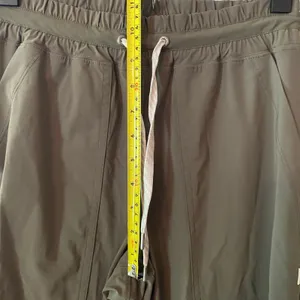 Vuori Oregano Green Miles Drawstring Jogger Pants Sportswear Gorpcore Women's XS thumbnail 9