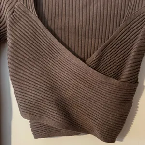 Abercrombie & Fitch Soft AF Collection Brown Cropped Ribbed Crossover Sweater thumbnail 8