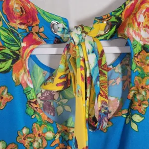 Coco Bianco Floral Open Back Sleeveless Blouse Top Blue Yellow Size L Tropical thumbnail 9