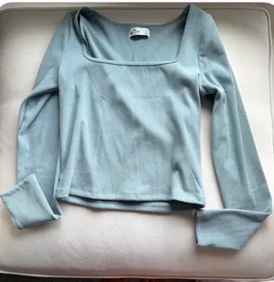 Hollister Top thumbnail 1