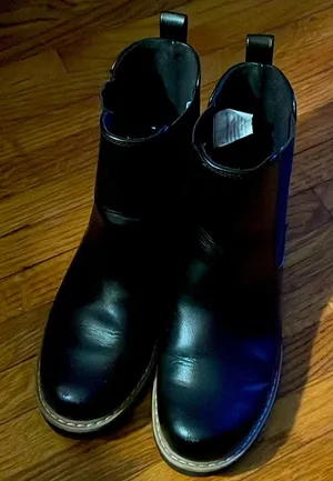 Universal Thread black boots with wood heels and rubber soles thumbnail 1