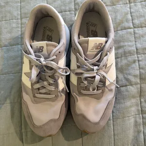 New Balance Women's 237 'White Grey' Sneakers - Size 10 Low Top Ws237NM thumbnail 2