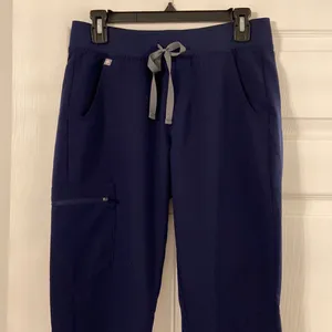 FIGS pants size S excellent condition navy blue color inseam 30” waist 30” thumbnail 2