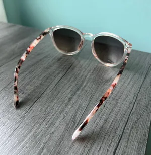 Sunglasses thumbnail 2
