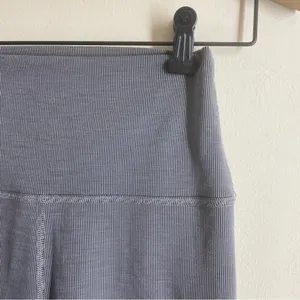 Beyond Yoga Ribbed High Rise Leggings Gray size M *flaw* thumbnail 3