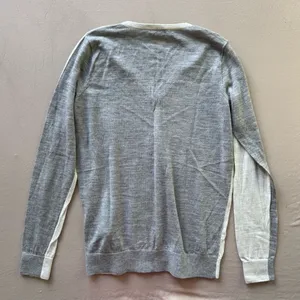 Club Monaco Colorblock Wool V-Neck Sweater thumbnail 4