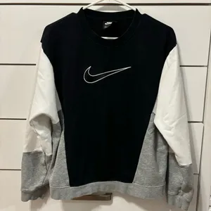 Nike Colorblock Crewneck Sweatshirt thumbnail 2