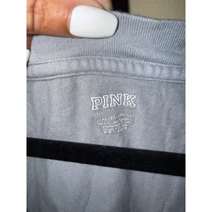 PINK Victoria's Secret Grey White Colorblock V-Neck Graphic Crop Top XL Y2K thumbnail 5