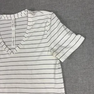 Lululemon Striped Shirt Womens 2 White V-Neck Short Sleeve Pima Cotton Top thumbnail 7