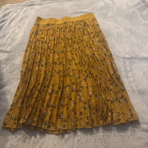 Andie & James Pleated Skirt Size XL thumbnail 4