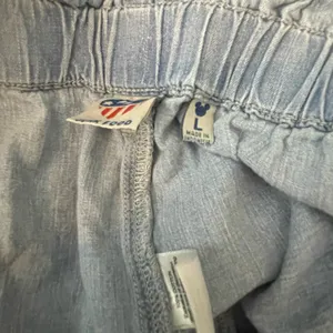 Disney X Junk Food Mickey Chambray Pants Size Large Womens Elastic Waist Cropped thumbnail 3