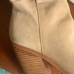 Sam Edelman Beige Heeled with side zippers Boots! thumbnail 9