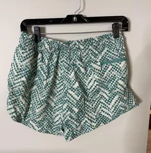 The North Face Green White Athletic Shorts Geometric Logo Medium Excellent Condition thumbnail 3