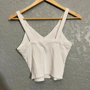 White V thumbnail 3