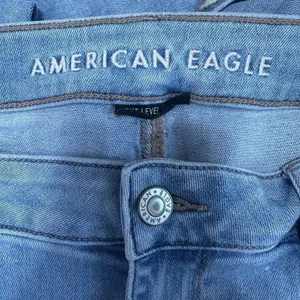 American Eagle Low Rise Flare Leg Jeans Womens 8R Light Wash Distressed Y2K Boho thumbnail 5