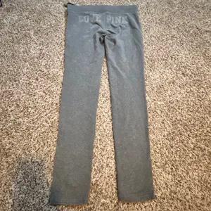 Victoria's Secret PINK Gray Yoga Pants‎ Slim Straight Leg Graphic Small thumbnail 4
