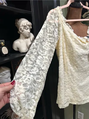 Torrid Ivory Lace Long Sleeve Blouse – Size 1X (14/16) – NWT thumbnail 4