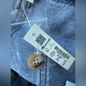 Madewell Wide-Leg Jeans in Medium Blue thumbnail 8