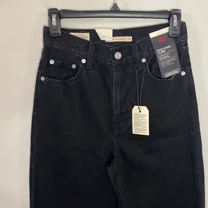 Levi’s premium high loose flare jeans in black size 25 thumbnail 5