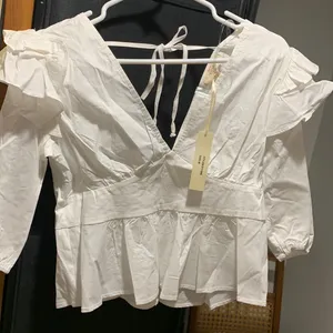 Chocolate USA, white shirt, deep V in the back with a tie NWT thumbnail 1